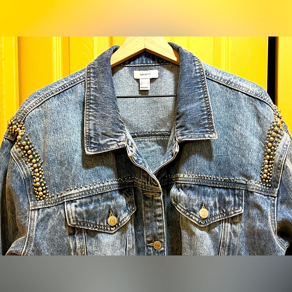 Forever 21 studs embellished blue denim / jean jacket. Size XL-2XL